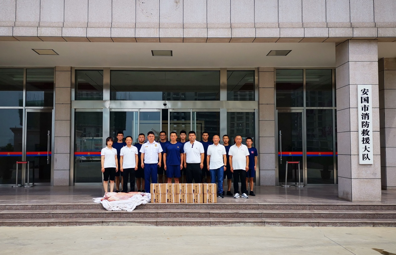 总经理李龙带领公司有关人员到安国市消防救援大队慰问