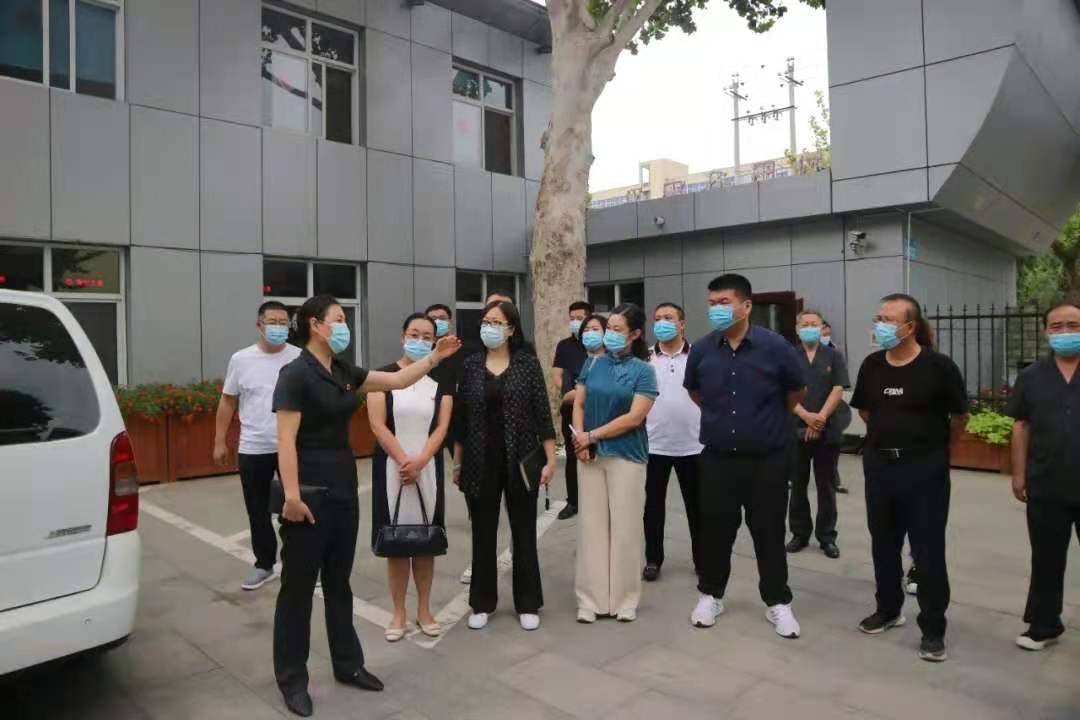 人大代表受邀参加安国法院座谈会