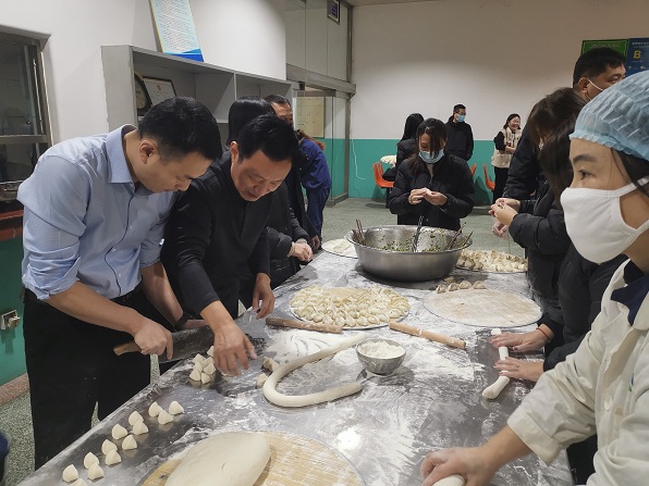 吃饺子、庆元旦、迎新年 开元官方网页版欢天喜地来跨年