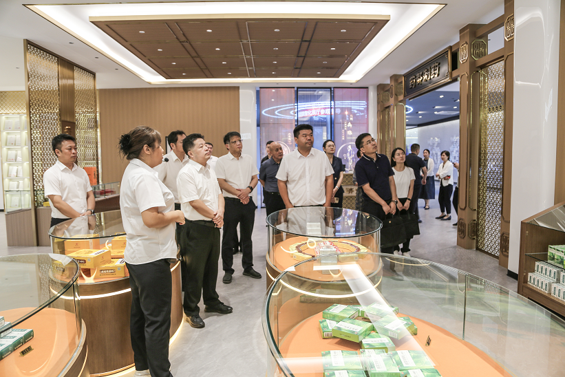 法入企业 与法同行